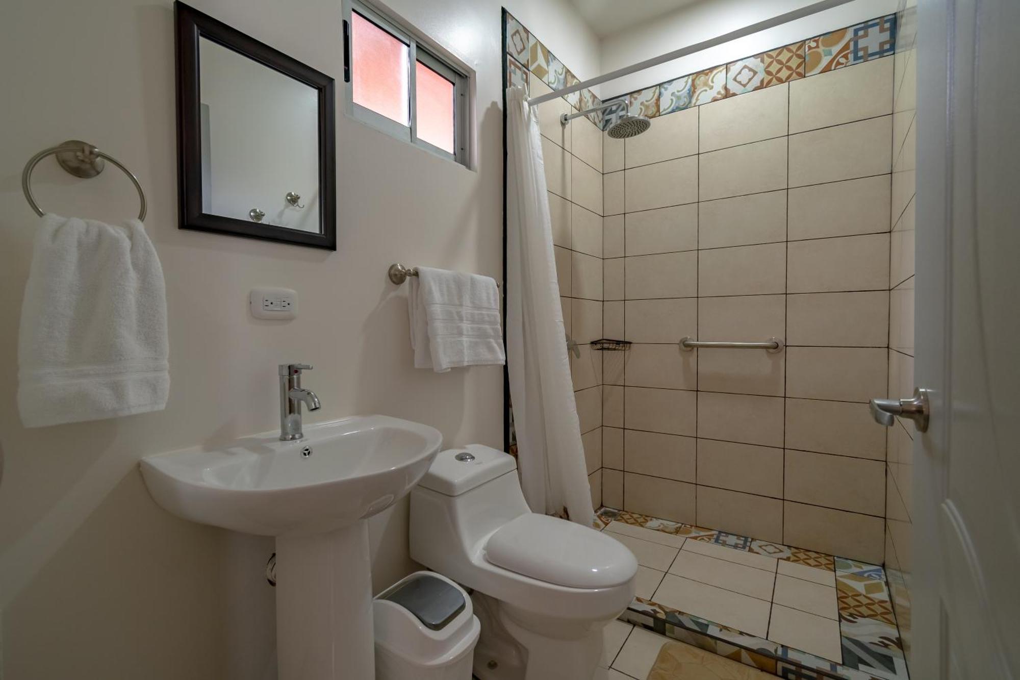 Alice Y Juancito Boutique Hotel Αλαχουέλα Δωμάτιο φωτογραφία